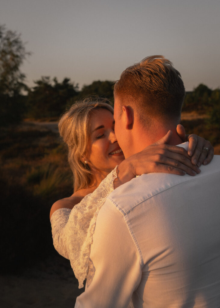 cinematic-elopement-veluwe-omhelzing5