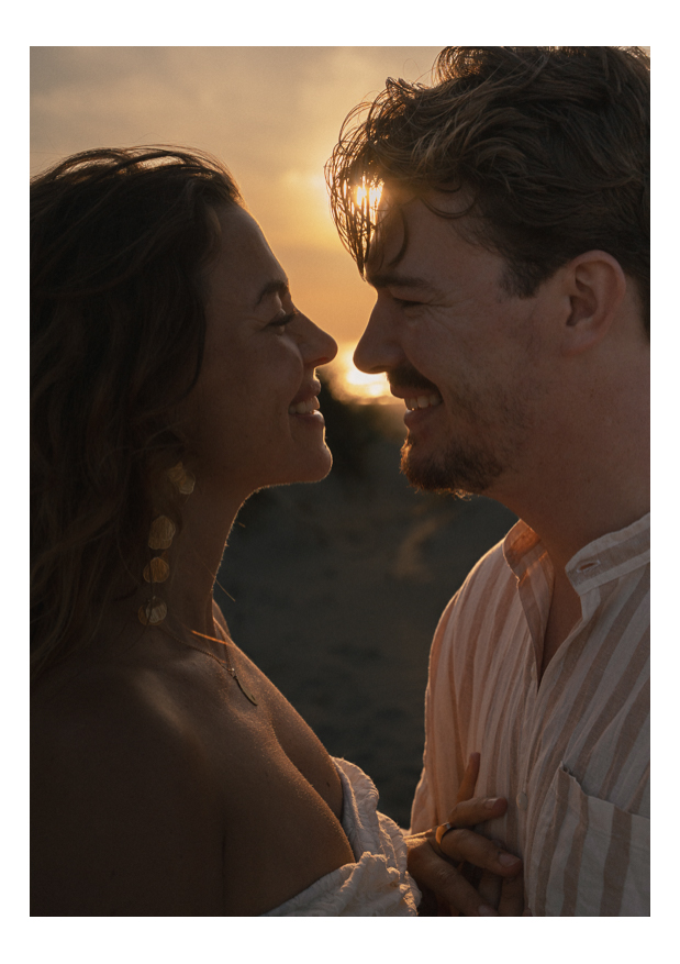 Portret & Gezin cinematic zwangerschapsshoot strand zonsondergang
