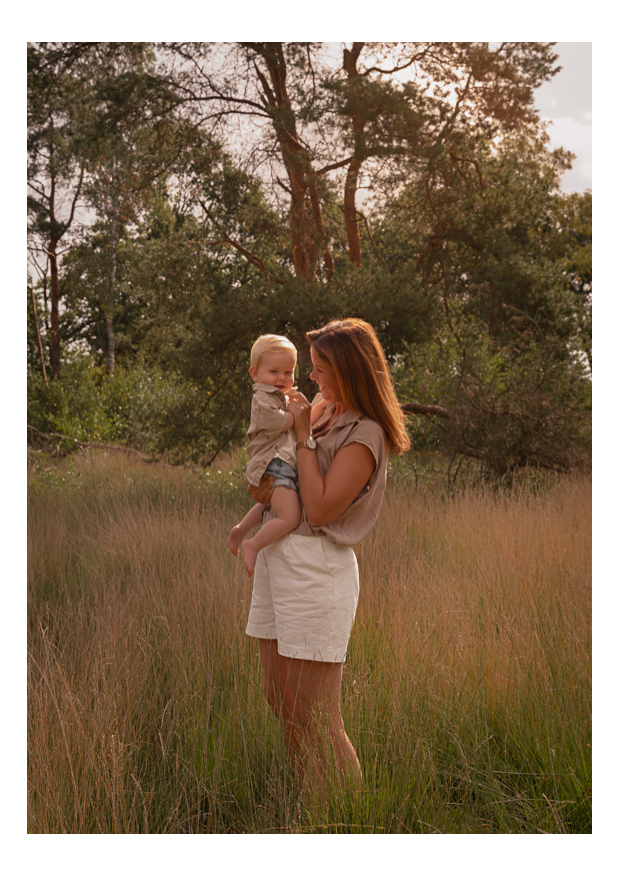 Portret & Gezin gezinsfotografie buiten moeder en zoon