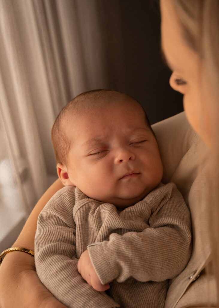 newbornfotograaf thuis intiem gezinsmoment2